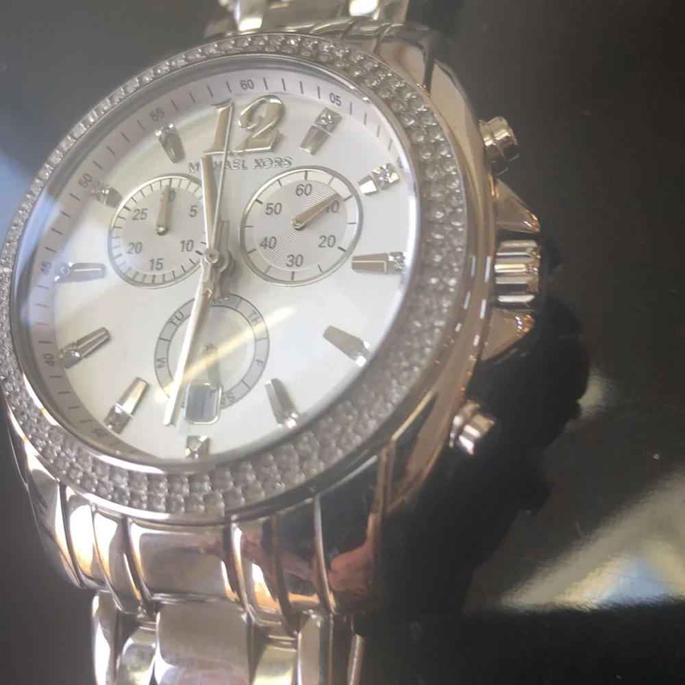 MICHAEL KORS WATCH- needs battery- small wrist